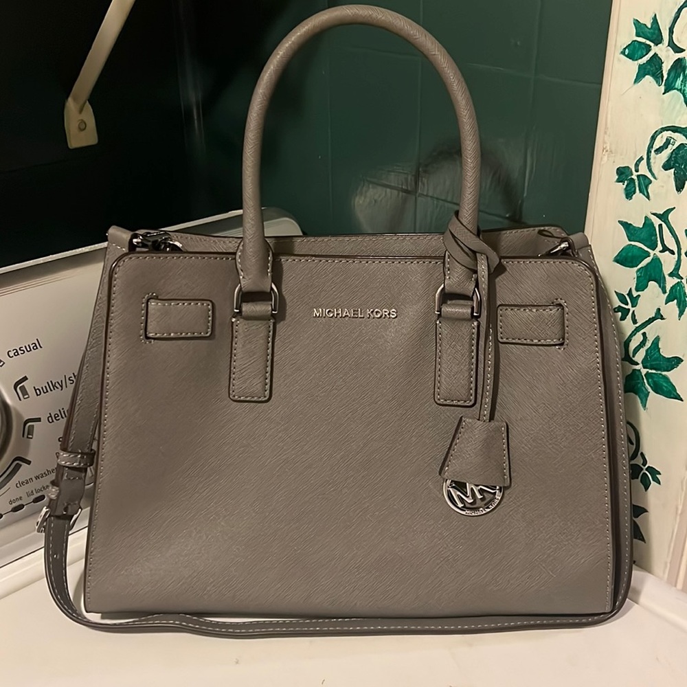 Gray Michael Kors purse LIKE NEW…USED ONLY 3 times
